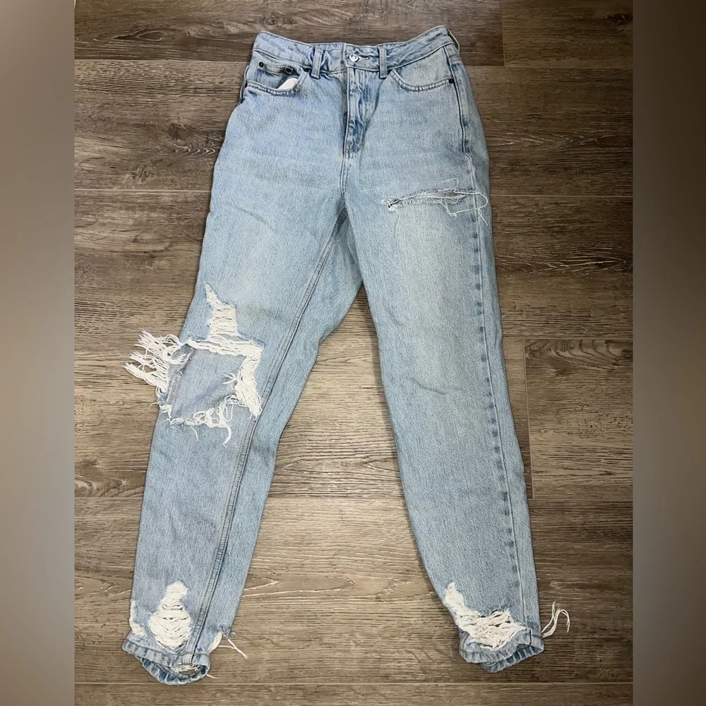 Topshop Super Rip Mom Jean light denim color High waist Sz 26/30